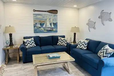 Image de 3 bd \/ 2. 5ba condo \/ piscine \/ 100 verges de plage \/ parasol et service de chaise inclus