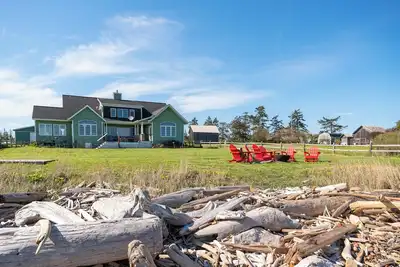 Image de Waterfront Beach House - 2700 pieds carrés, amarrage