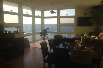 Image de Sunset Paradise avec plage de sable, bain à remous sur le toit, vues panoramiques, navigation de plaisance et divertissement