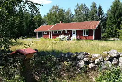 Image de Maison suédoise confortable entourée de prairies, de forêts et de lacs pour une pure détente!