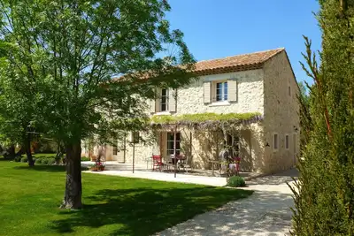 Mas en pierre à Aix en Provence - Proche des Alpilles, du Luberon, de Cassis. . .