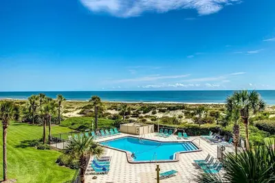 Image de Condo de luxe Oceanfront immaculé et mis à jour!