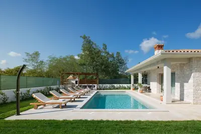 Image de Villa Tisa - villa de 3 chambres avec grande piscine et jardin