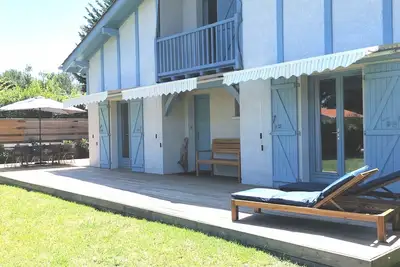 Image de Villa avec jardin décorée dans l'esprit surf, 5 min des plages et golfs