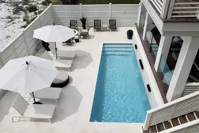 Image de Luxe pur Deux espaces de vie au sud de 30a Près de la plage Piscine communautaire et vélos