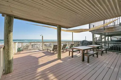 Image de Beachfront Bliss * Droit sur la plage w \/ plage privée, Slps 23 * forte demande