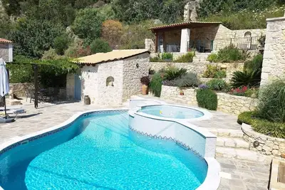 Image de Grand appartement privé dans un village grec traditionnel avec une vue imprenable.