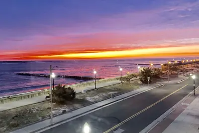 Image de Prix promotionnels! ! Lucky Luxe: à côté de la plage et de la piste cyclable / promenade!