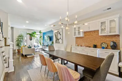Image de Maison en rangée spacieuse et luxueuse de 3 chambres à 6 pâtés de maisons de la rue H et du marché de l'Union! ! !