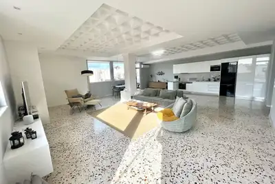 Image de Fab nouveau appartement de luxe ensoleillé à Athènes centrale! Wifi, balcons, couchers de soleil!