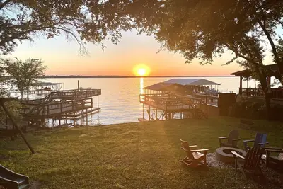 Image de Lac Cedar Creek! Canton, grande cour clôturée, Wifi, kayaks, balançoires, 11 couchages.