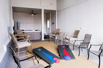 Image de Family Friendly Get Away! enveloppement énorme autour du pont pour tout votre divertissement!