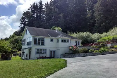 Image de Ferndale BluffHouse - Farm House 9 personnes; 10 acres de l'ancienne laiterie