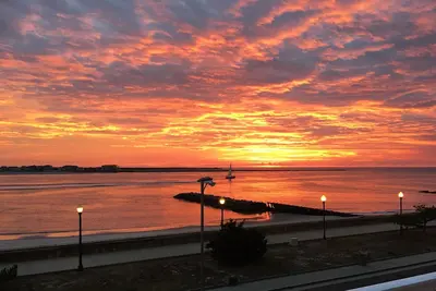 Image de «Seas The Moment» Luxueux hôtel en bord de mer! Vues spectaculaires garanties!