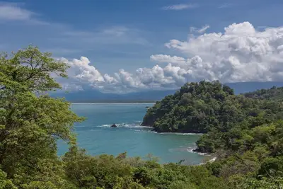 Image de Ocean Estate avec accès à la plage et vue imprenable sur l'océan et la jungle