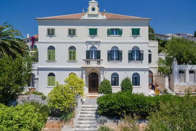 Un mélange unique de beau design et un confort de luxe avec une vue imprenable sur la mer