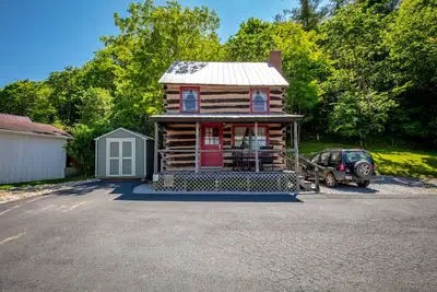 Image de Séjournez dans une cabane en rondins de 200 ans avec des commodités modernes