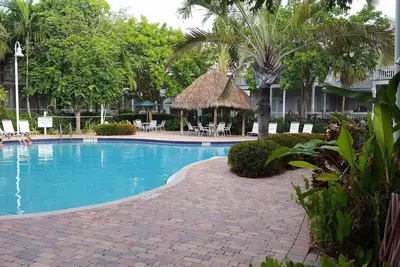 Image de Propre et relaxant! ! 3 King Suites! ! Accueil avec tout ce dont vous avez besoin