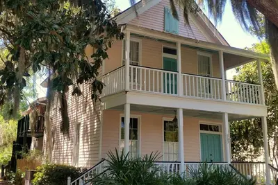 Image de À seulement 2 mi. à Parris Island et Beaufort, à pied de la plage et des commerces - 6 personnes - Wi-Fi