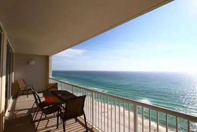 Image de 4br / 3ba, Family Beach Spot, grand balcon, service de plage compris: 249 $ pour le mois