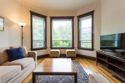 Image de Wrigleyvile Oasis - À deux pas du Wrigley Field! 3dr \/ 1ba