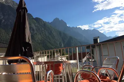 Image de Nouveau Appartement calme avec des équipements de haute qualité et une vue sur les montagnes