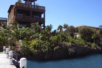 Image de Waterfront Luxury 3 Bedroom w \/ Pool and Dock