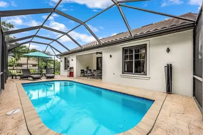 Image de Villa moderne avec piscine, à quelques minutes des plages, du golf et des commerces, Wifi et parking gratuits