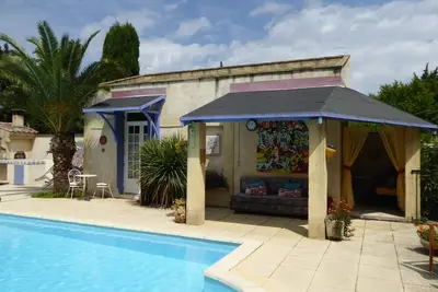 Image de \"Pool Studio\" pour 2 gîtes à 10 mn d'Avignon!