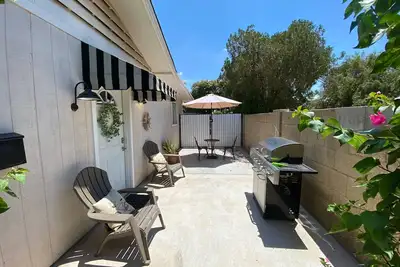 Image de Casita pittoresque dans le quartier nord de Mesa haut de gamme entièrement approvisionné près de Cubs statium