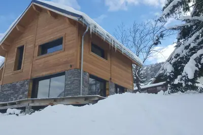 Image de Chalet moderne 4*, très confortable et au calme. Idéal pour 2 ou 3 familles.