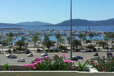 Image de Centre Belle Et ÉLÉGANTE Maison De Vacances Front De Mer Avec 5 Chambres 3 Salles De Bains