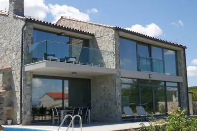 Image de Villa Paradise avec piscine et vue sur la mer, beau, 7 personnes