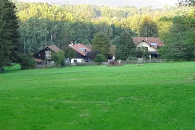 Image de ancienne ferme transformée en propriété romantique