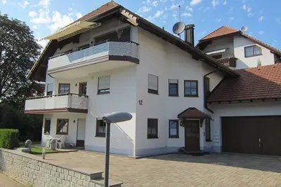 Image de Appartement spacieux et moderne dans une pente calme orientée plein sud.