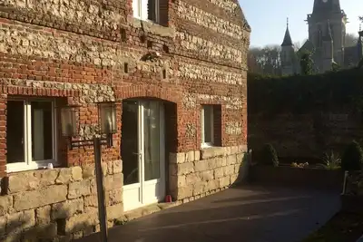 Image de L'écurie, gîte situé au bord du dun dans un parc privé
