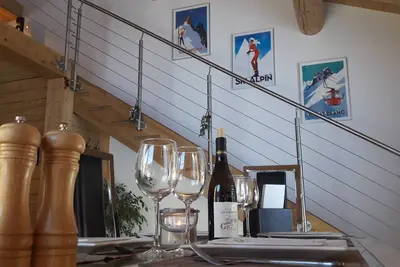 Image de Magnifique appartement dans chalet de 1813, très propre, prix réduit