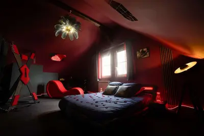 Image de 3 nuances de plaisir ✴ Love room avec spa privé ✴ Urban Spa