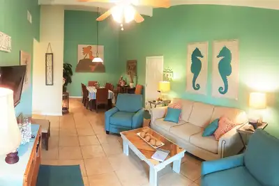 Image de À quelques pas de la plage et de la piscine, balcon privé, wifi gratuit, 2b / 2b