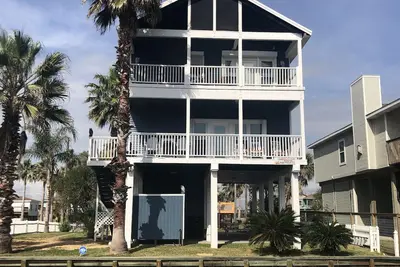 Image de Maison Oceanview! une minute à pied de la plage!