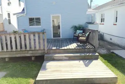 Image de *** Vente Flash pour septembre! ! ** 1 chambre Ă coucher, cour w / Lg 2 Level Deck, Perfect Location!
