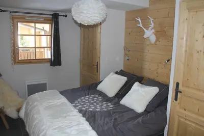 Image de Crystal Chalet Appt 41m2 vue imprenable sur l'Alpe d'Huez, skis aux pieds.