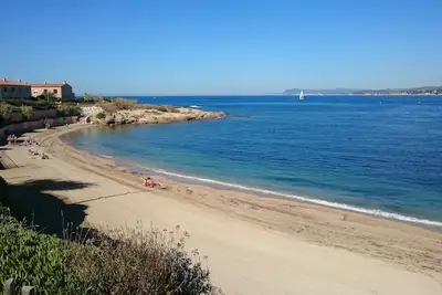 Image de A 50 m De La Plage, 3 Min A Pied, Maison dans une belle résidence.