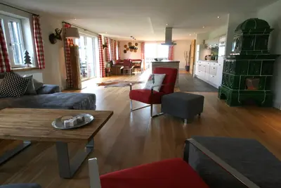Image de Un appartement confortable, ensoleillé et spacieux (300 m²) pour 8 à 14 personnes
