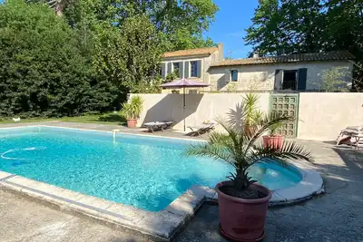 Image de Mas provençal de charme dans un écrin de verdure