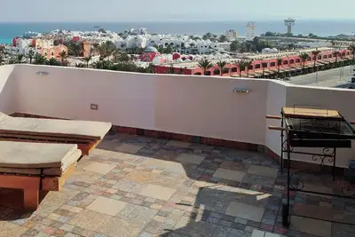 Image de à partir de 1 semaine: - 35% de réduction terrasse privée sur le toit vue mer piscine WiFi gratuit central