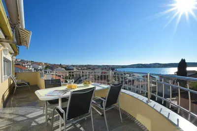 Appartement Top 6 personnes, piscine, superbes vues sur la mer, luxe, emplacement idéal, 3 chambres