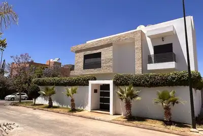 Image de Superbe villa  avec piscine privée chauffée sans vis a vis et salle de sport.