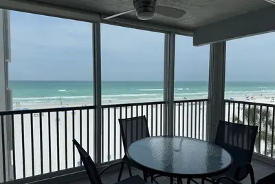 Image de Condo directement sur la plage # 1! Vues du coucher du soleil! Bassin! Transats de plage! Wifi gratuit