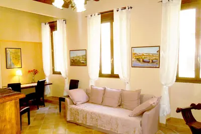 Image de Family friendly, spacious, comfortable and central.
